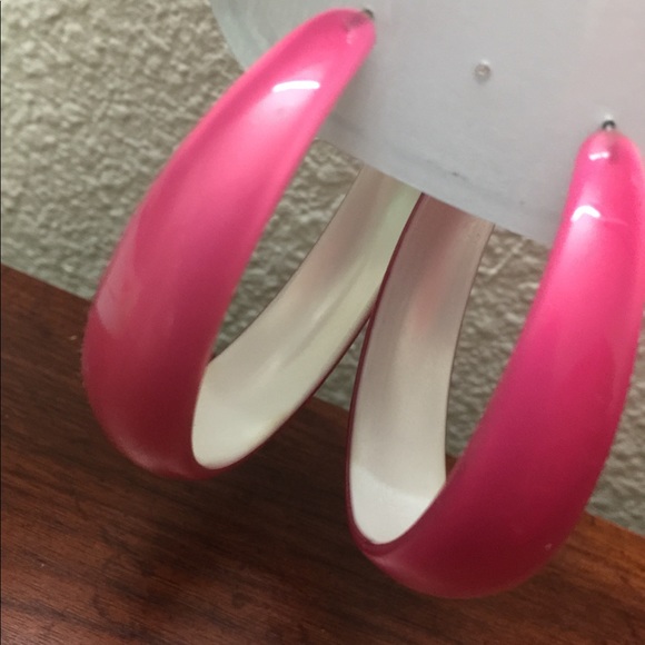 Accessories - Picture 3 of 5